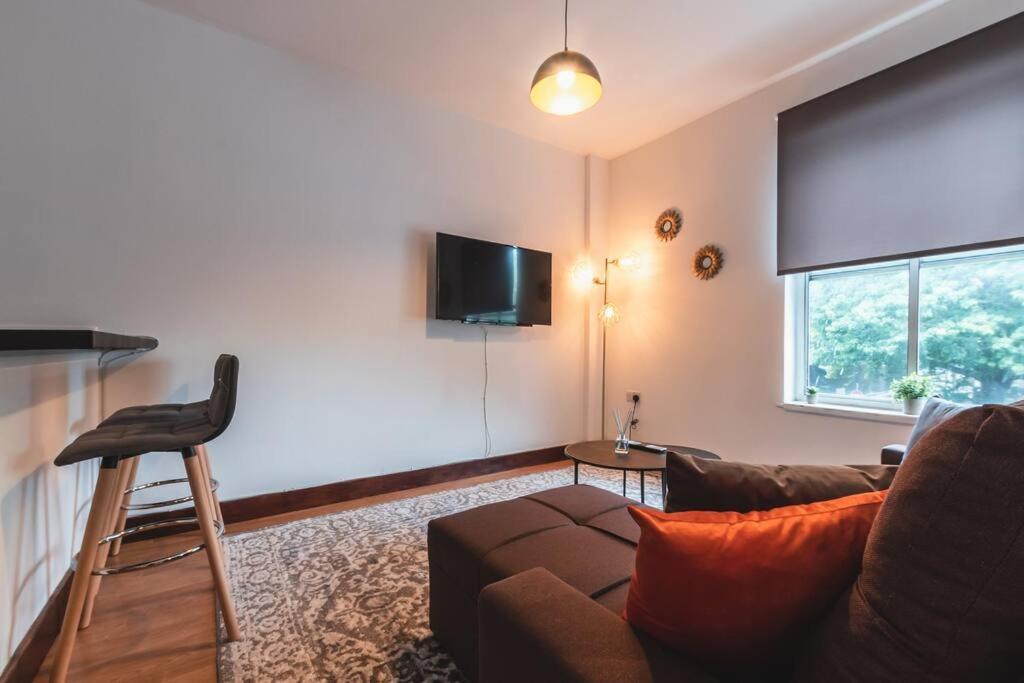 Noir - 2 Bedroom Flat - Sleeps 5 With Parking Southampton Exterior photo